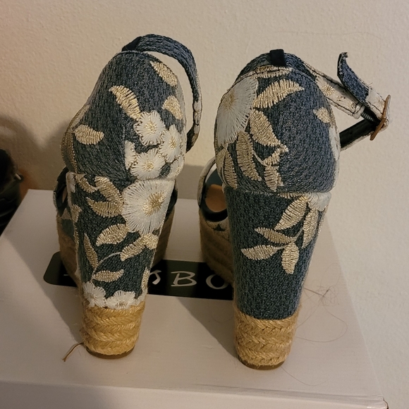 Patforms. - Picture 3 of 3